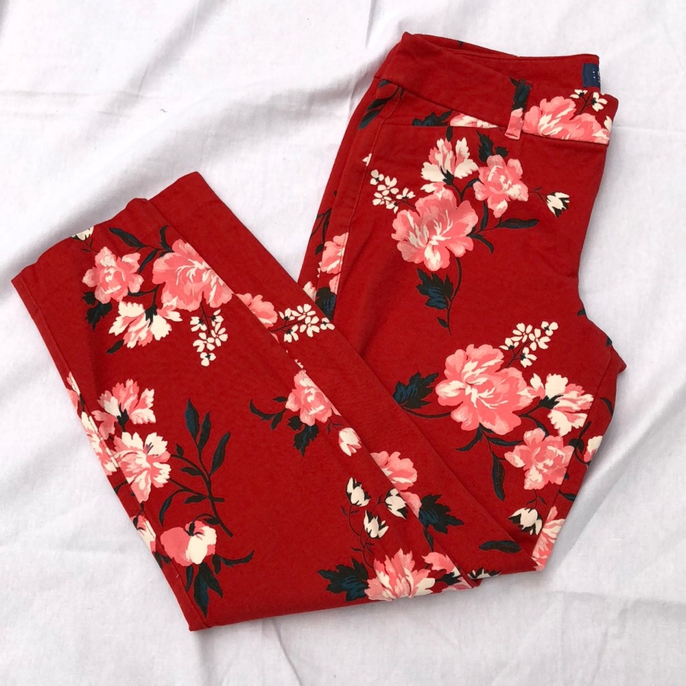 Old Navy Mid Rise Pixie pants - Size 6 Regular